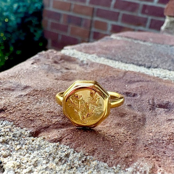 Vermeil Floral Signet Ring - Picture 3 of 6